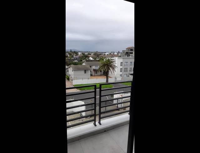 2 BEDROOM PROPERTY TO RENT IN BLOUBERG BEACHFRONT